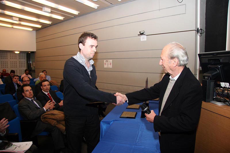 orenzo Foà presenting the 2008 Thesis Award (Engineering) to Ildefons Magrans de Abril. orenzo Foà presenting the 2008 Thesis Award (Engineering) to Ildefons Magrans de Abril.