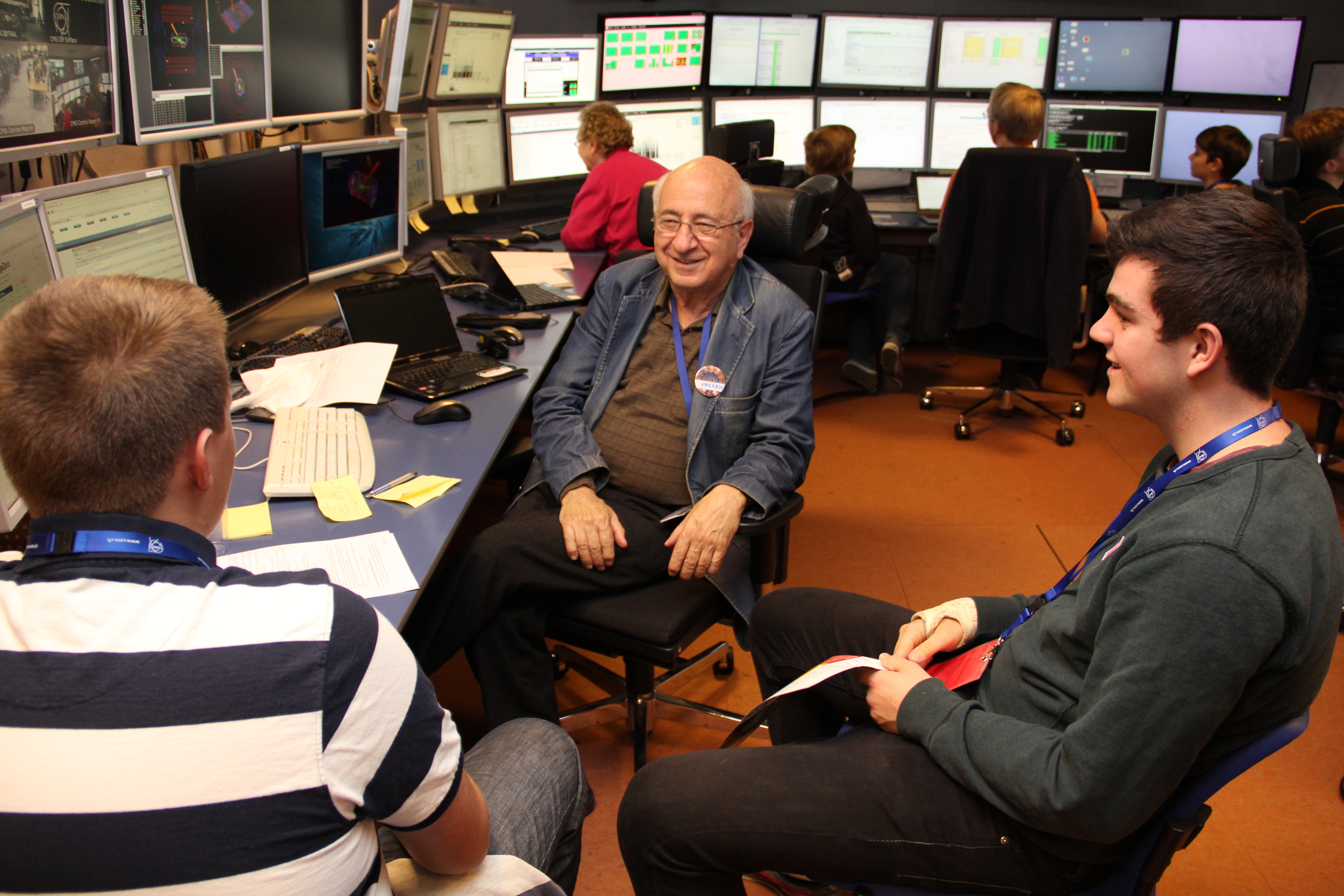 Students with Shift Leader Vasken Hagopian in the CMS Control Room