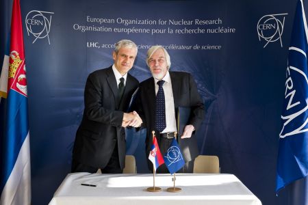 Serbian President Boris Tadic, with CERN Director General Rolf Heuer, after signing the agreement. Photograph: Maximilien Brice Serbian President Boris Tadic, with CERN Director General Rolf Heuer