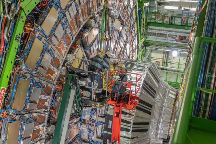 GEMs team at work during the installation Credit: CERN
