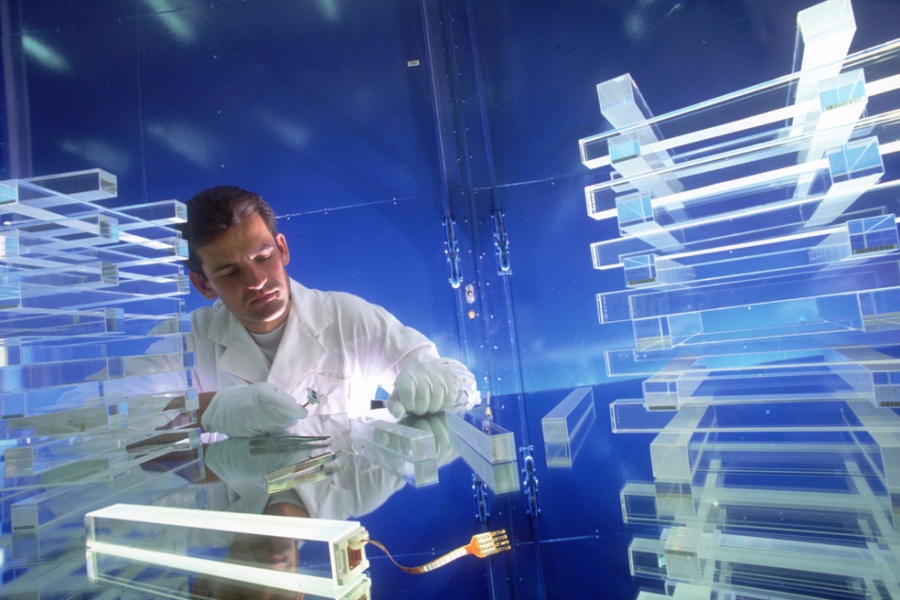 Lead tungstate crystals for the CMS ECAL.
