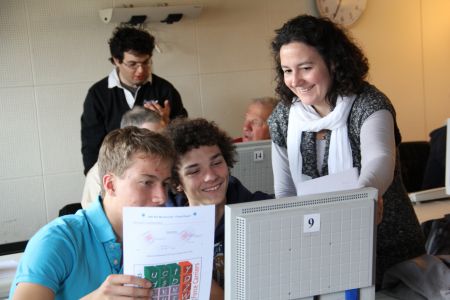 CMS physicist Stephanie Beauceron helps students with the exercise.