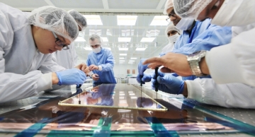 Assembly of the GEM detectors at CERN in clean room. (Image: CERN)